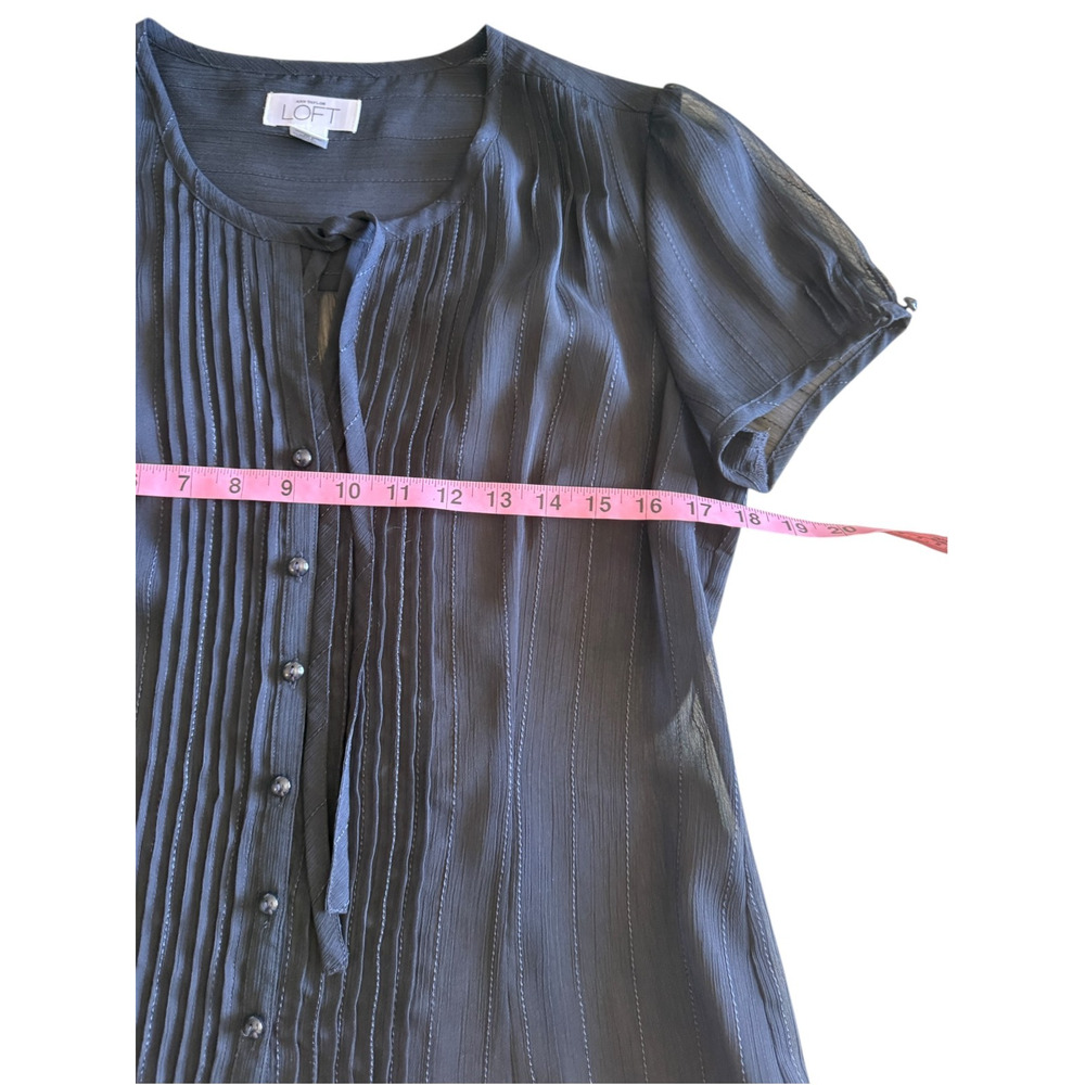 LOFT Ann Taylor Sheer Blouse Navy Pleated Front Short Sleeve Button Top Size 8 - Picture 6 of 9